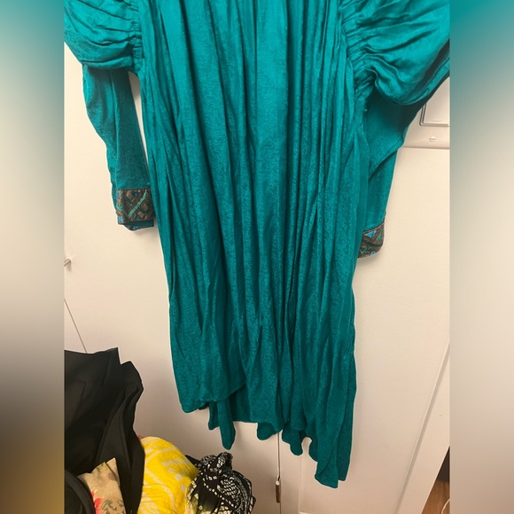 Beautiful green ethnic wear - Picture 4 of 4